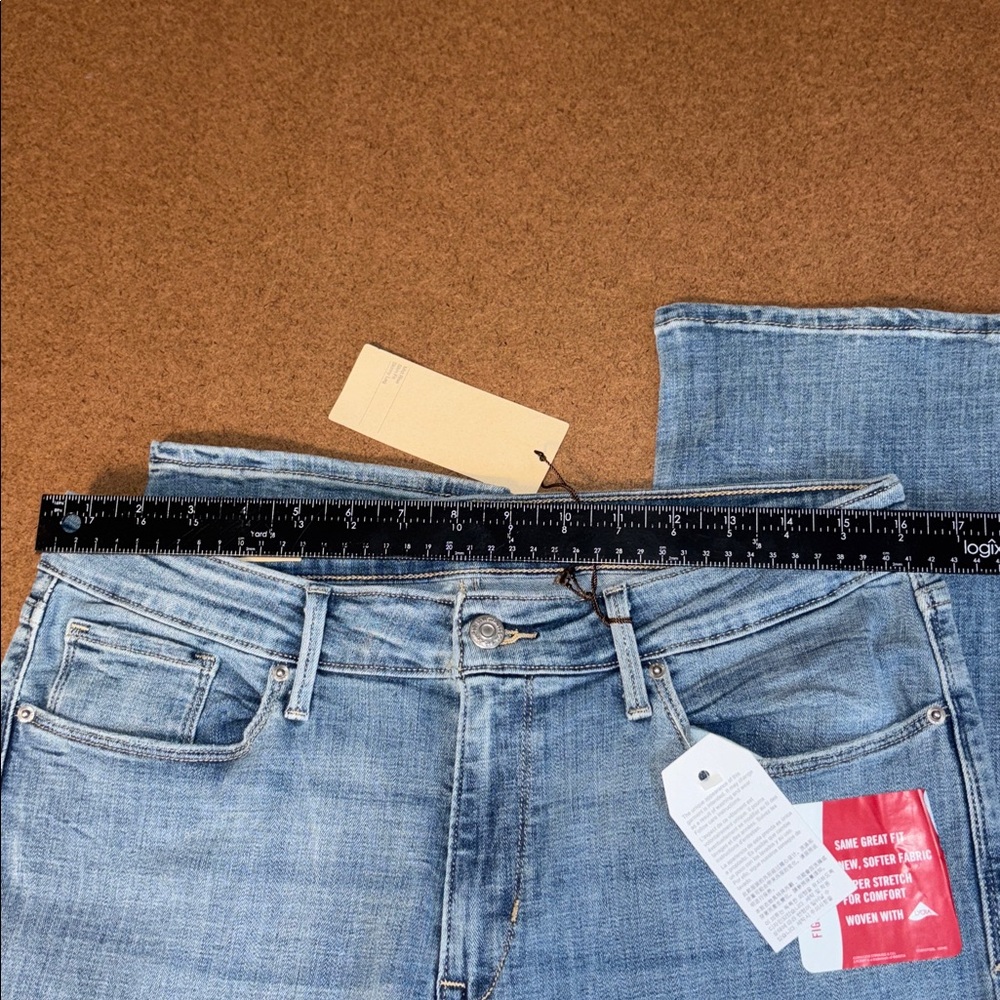 Levi's Classic Blue Straight Leg Women's mid rise skinny Mom Jeans - Picture 6 of 16